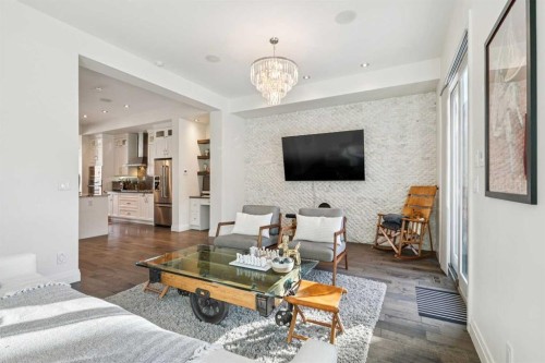 2109 20 Avenue Sw, Calgary, AB - Indoor Photo Showing Living Room