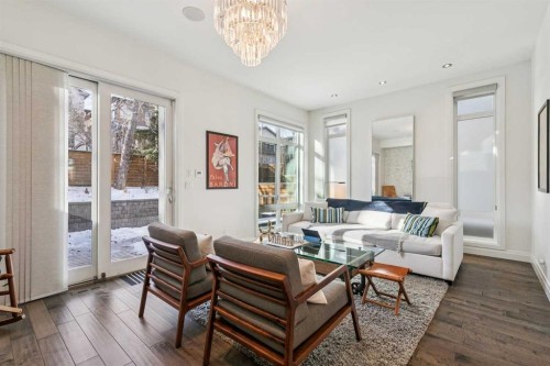 2109 20 Avenue Sw, Calgary, AB - Indoor Photo Showing Living Room