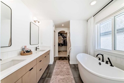 60 Cranbrook Cape Se, Calgary, AB - Indoor Photo Showing Bathroom