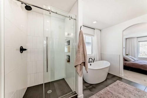 60 Cranbrook Cape Se, Calgary, AB - Indoor Photo Showing Bathroom