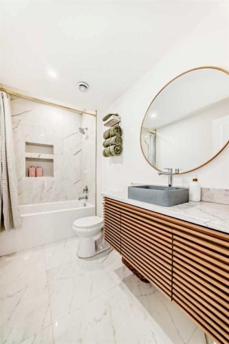 60 Cranbrook Cape Se, Calgary, AB - Indoor Photo Showing Bathroom