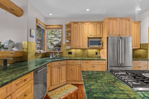109 Silvertip Ridge, Canmore, AB - Indoor Photo Showing Kitchen