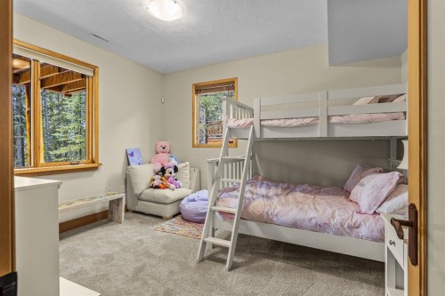 109 Silvertip Ridge, Canmore, AB - Indoor Photo Showing Bedroom