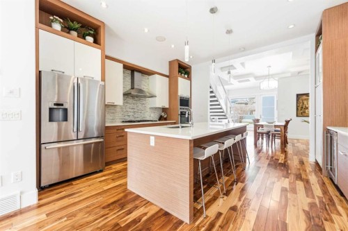2027 42 Avenue Sw, Calgary, AB - Indoor Photo Showing Kitchen With Upgraded Kitchen