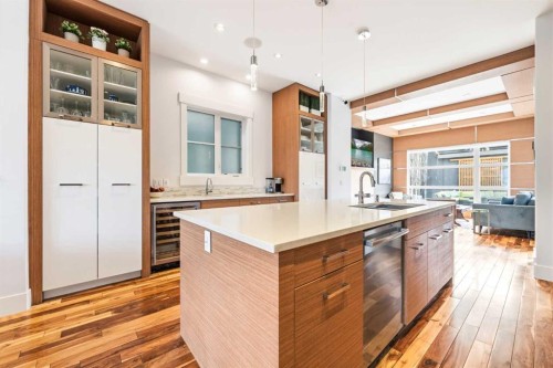 2027 42 Avenue Sw, Calgary, AB - Indoor Photo Showing Kitchen