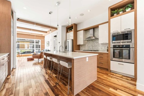 2027 42 Avenue Sw, Calgary, AB - Indoor Photo Showing Kitchen With Upgraded Kitchen