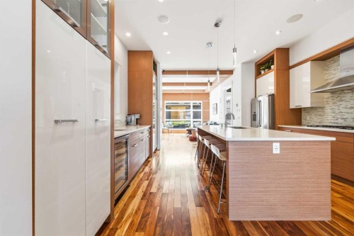 2027 42 Avenue Sw, Calgary, AB - Indoor Photo Showing Kitchen With Upgraded Kitchen
