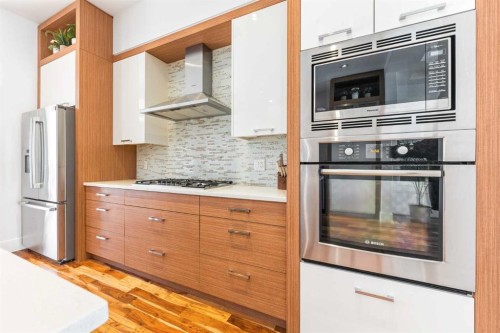 2027 42 Avenue Sw, Calgary, AB - Indoor Photo Showing Kitchen With Upgraded Kitchen