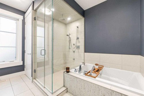 2027 42 Avenue Sw, Calgary, AB - Indoor Photo Showing Bathroom