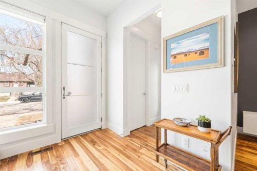 2027 42 Avenue Sw, Calgary, AB - Indoor Photo Showing Other Room