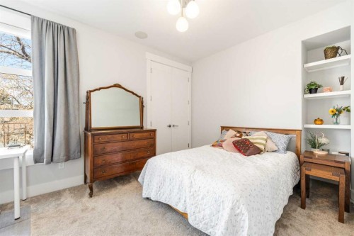 2027 42 Avenue Sw, Calgary, AB - Indoor Photo Showing Bedroom
