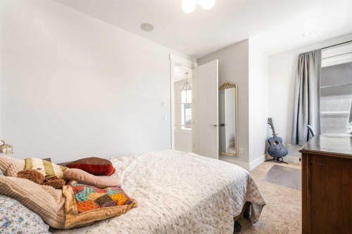 2027 42 Avenue Sw, Calgary, AB - Indoor Photo Showing Bedroom