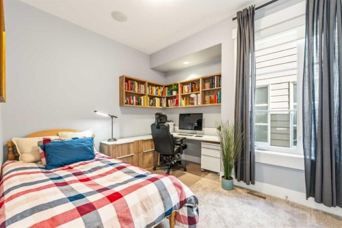 2027 42 Avenue Sw, Calgary, AB - Indoor Photo Showing Bedroom