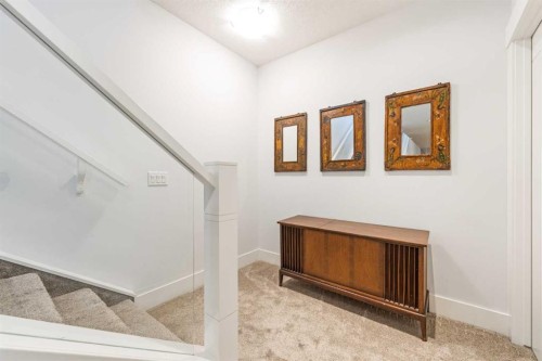 2027 42 Avenue Sw, Calgary, AB - Indoor Photo Showing Other Room