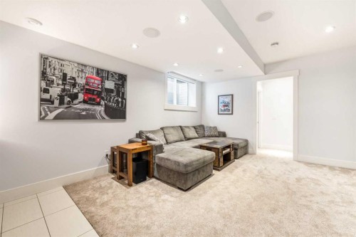 2027 42 Avenue Sw, Calgary, AB - Indoor
