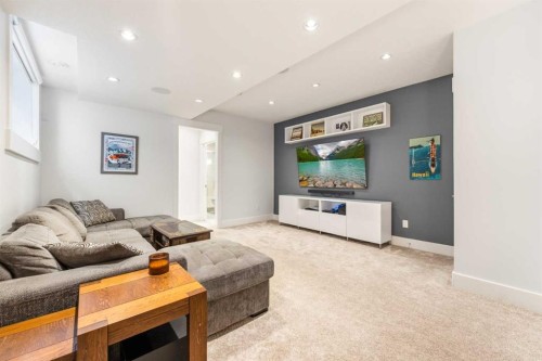 2027 42 Avenue Sw, Calgary, AB - Indoor Photo Showing Living Room