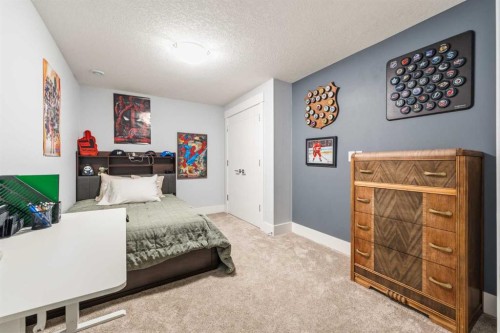 2027 42 Avenue Sw, Calgary, AB - Indoor Photo Showing Bedroom