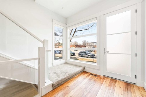 2027 42 Avenue Sw, Calgary, AB - Indoor Photo Showing Other Room