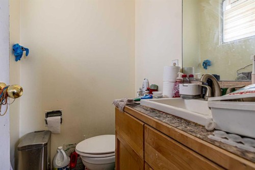 121 Margate Close Ne, Calgary, AB - Indoor Photo Showing Bathroom