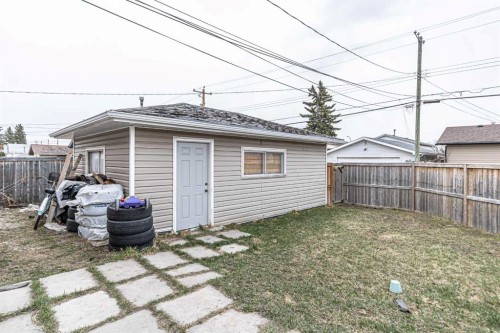 121 Margate Close Ne, Calgary, AB - Outdoor