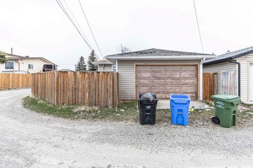 121 Margate Close Ne, Calgary, AB - Outdoor