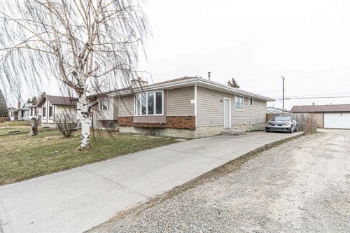 121 Margate Close Ne, Calgary, AB - Outdoor