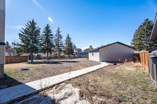 248 Castledale Way Ne, Calgary, AB - Outdoor