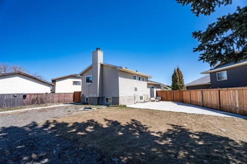 248 Castledale Way Ne, Calgary, AB - Outdoor