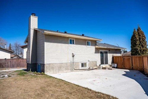 248 Castledale Way Ne, Calgary, AB - Outdoor