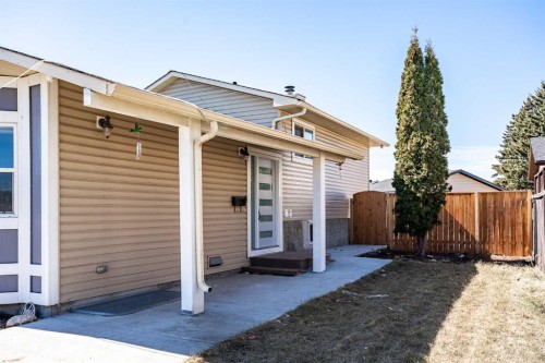248 Castledale Way Ne, Calgary, AB - Outdoor