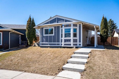 248 Castledale Way Ne, Calgary, AB - Outdoor