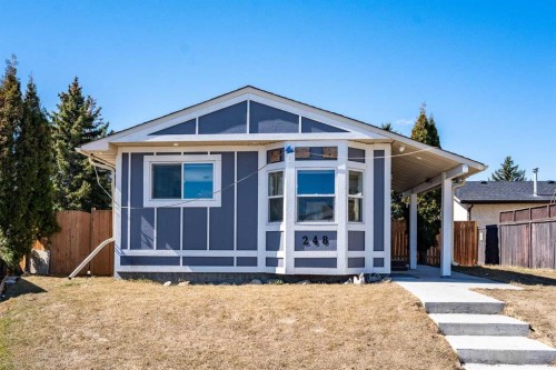248 Castledale Way Ne, Calgary, AB - Outdoor