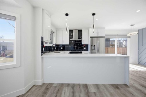 248 Castledale Way Ne, Calgary, AB - Indoor Photo Showing Kitchen