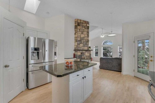44 Douglas Glen Crescent Se, Calgary, AB - Indoor Photo Showing Kitchen