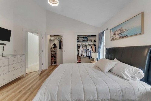 44 Douglas Glen Crescent Se, Calgary, AB - Indoor Photo Showing Bedroom