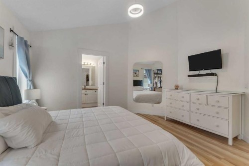 44 Douglas Glen Crescent Se, Calgary, AB - Indoor Photo Showing Bedroom