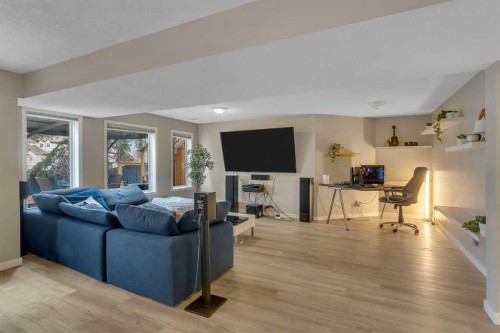 44 Douglas Glen Crescent Se, Calgary, AB - Indoor Photo Showing Living Room