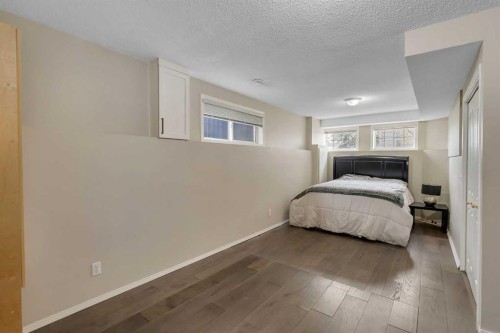 44 Douglas Glen Crescent Se, Calgary, AB - Indoor Photo Showing Bedroom