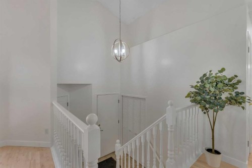 44 Douglas Glen Crescent Se, Calgary, AB - Indoor Photo Showing Other Room