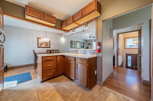 4604 Namaka Crescent Nw, Calgary, AB - Indoor Photo Showing Kitchen