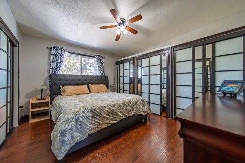 4604 Namaka Crescent Nw, Calgary, AB - Indoor Photo Showing Bedroom