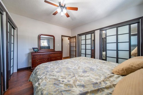 4604 Namaka Crescent Nw, Calgary, AB - Indoor Photo Showing Bedroom