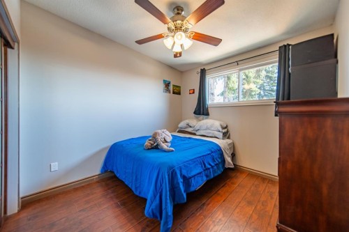 4604 Namaka Crescent Nw, Calgary, AB - Indoor Photo Showing Bedroom