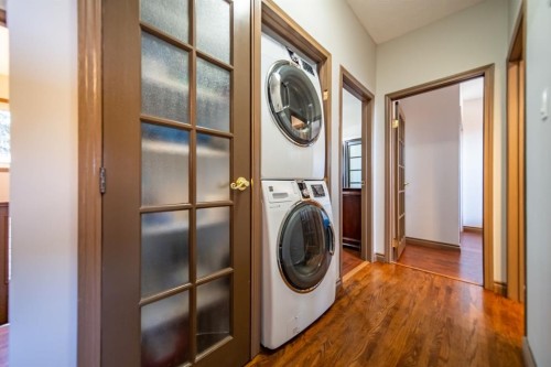 4604 Namaka Crescent Nw, Calgary, AB - Indoor Photo Showing Laundry Room