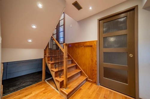 4604 Namaka Crescent Nw, Calgary, AB - Indoor Photo Showing Other Room