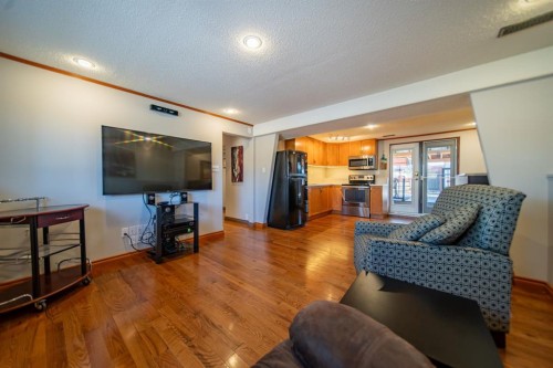 4604 Namaka Crescent Nw, Calgary, AB - Indoor Photo Showing Living Room