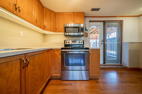 4604 Namaka Crescent Nw, Calgary, AB - Indoor Photo Showing Kitchen