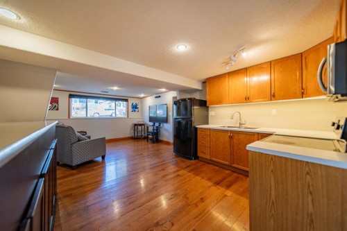 4604 Namaka Crescent Nw, Calgary, AB - Indoor Photo Showing Kitchen