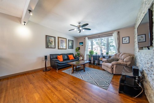 4604 Namaka Crescent Nw, Calgary, AB - Indoor Photo Showing Living Room