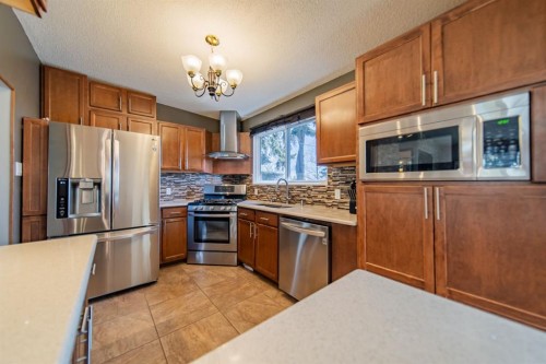 4604 Namaka Crescent Nw, Calgary, AB - Indoor Photo Showing Kitchen With Stainless Steel Kitchen